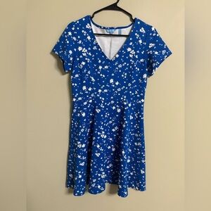 Draper James Blue Floral V Neck Ponte Love Circle Dress Size Small Short Sleeve